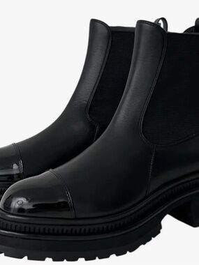 CHANEL Black Leather Chelsea ankle Boots